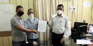 घंडियाल-देवल-सैण-बेडगाँव सड़क निर्माण में हो रही देरी को लेकर ग्रामीणों ने अधिशासी अभियंता को दिया ज्ञापन Ghandial-Deval-Sain-Bedgaon road