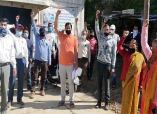 देश के 15 लाख बिजली कर्मचारियों ने इलेक्ट्रिसिटी (अमेंडमेंट) बिल 2020 के विरोध में काली पट्टी बाँध कर किया विरोध 1.5 million electricity employees of the country opposed the Electricity (Amendment) Bill 2020