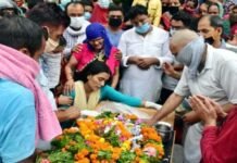 कश्मीर में शहीद हुए सूबेदार यमुना प्रसाद की सैन्य सम्मान के साथ अंत्येष्टि, 7 साल के बेटे ने दी मुखाग्नि Subedar Yamuna Prasad, martyred in Kashmir