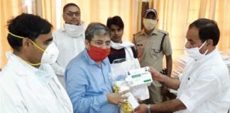 आयुष मंत्री ने दिए श्रीनगर मेडिकल कॉलेज को 25 लाख रुपये तथा कॉलेज स्टाफ को आयुष किट, पीपीई किट, मास्क और सैनिटाइजर ayush-minister-dr-harak-sinngh-rawat