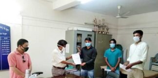 कोरोना संकट काल तक स्कूलों को न खोलने की मांग, NSUI कार्यकर्ताओं ने जिला शिक्षा अधिकारी को दिया ज्ञापन Demand not to open schools until Corona crisis