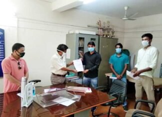 कोरोना संकट काल तक स्कूलों को न खोलने की मांग, NSUI कार्यकर्ताओं ने जिला शिक्षा अधिकारी को दिया ज्ञापन Demand not to open schools until Corona crisis