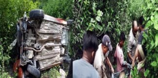 देहरादून से पौडी गढ़वाल जा रही ऑल्टो कार खाई में गिरी, तीन की मौत, एक घायल car-accident-near-lakshman