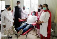 राहुल गांधी के जन्मदिन पर कांग्रेस कार्यकर्ताओं ने बढ़चढ़ कर किया रक्तदान Blood donation camp organized at Congress headquarters Pauri