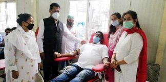 राहुल गांधी के जन्मदिन पर कांग्रेस कार्यकर्ताओं ने बढ़चढ़ कर किया रक्तदान Blood donation camp organized at Congress headquarters Pauri