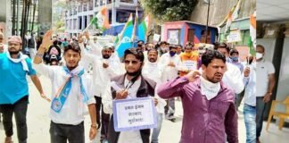पेट्रोल-डीजल के बढ़ते दामों के विरोध में पौड़ी कांग्रेस कार्यकर्ताओं ने किया प्रदर्शन congress-rally