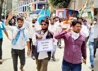पेट्रोल-डीजल के बढ़ते दामों के विरोध में पौड़ी कांग्रेस कार्यकर्ताओं ने किया प्रदर्शन congress-rally