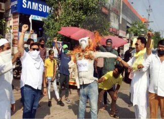 चीन की नापाक हरकत के विरोध में एक्टिव सिटिजन टीम ने चीन का पुतला फूंका, चीनी सामान न खरीदने की अपील effigy of China against nefarious act
