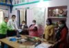 कोरोना संकट काल में बोर्ड परीक्षा मूल्यांकन में लगे शिक्षकों मास्क भेंट किये Teachers engaged in board exam evaluation during corona crisis presented masks