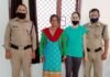 श्रीनगर चुंगी में घूम रही असहाय महिला को परिजनो से मिलाकर, पुलिस ने निभाया मानवता का फर्ज Police fulfills duty of humanity, by handover helpless woman with family