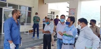 दिल्ली से पौड़ी गढ़वाल के लिए निकले व्यक्ति की कार में ही मौत, कोटद्वार चेकपोस्ट पर जांच में मृत पाया गया person-died-in-the-car