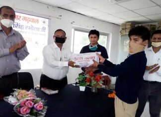 स्व0 कैप्टन अवतार सिंह रमोला की पुण्यतिथि पर रोटरी क्लब ने जरूरतमंद बच्चों को बांटी शिक्षण सामाग्री rotary-club srinagar