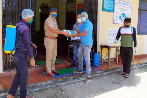 In the Corona crisis, the social organization is making "sarthak prayas" to help the needy.