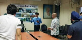 स्कूल फीस में छूट को लेकर आंदोलन जारी, जिलाधिकारी से मिले पेरेंट्स एसोसिएशन के पदाधिकारी school fees continues