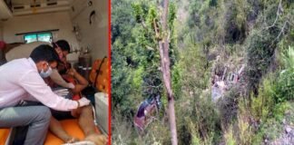 सतपुली के नजदीक राशन से लदा ट्रक दुर्घटनाग्रस्त, चालक घायल truck-fell-near-satpuli