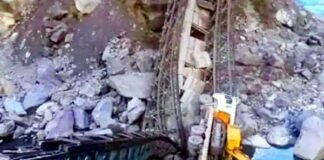 उत्तराखंड : भारत-चीन सीमा को जोड़ने वाली मुनस्यारी-मिलम सड़क पर बना पुल टूटा valley-bridge-collapses-along-india-china