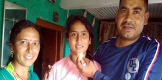 सीबीएसई 10वीं बोर्ड परीक्षा में पौड़ी की टॉपर साक्षी रावत ने उत्तराखंड टॉप 10 में बनाई जगह SHAKSHI-rawat-pauri-cbse topper