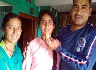 सीबीएसई 10वीं बोर्ड परीक्षा में पौड़ी की टॉपर साक्षी रावत ने उत्तराखंड टॉप 10 में बनाई जगह SHAKSHI-rawat-pauri-cbse topper