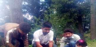 कारगिल विजय दिवस पर युवा कांग्रेस पौड़ी ने कारगिल शहीदों की याद में लगाया पौधा Youth Congress Pauri planted a plant in memory of Kargil martyrs
