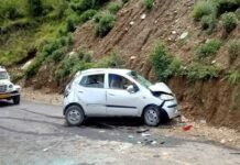पौड़ी गढ़वाल : कल्जीखाल-आसुई-गोरण मोटर मार्ग पर कार दुर्घटनाग्रस्त, 5 घायल, 3 की हालत गंभीर car-accident-near-kaljikhal