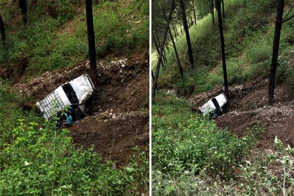 Tata Sumo going from Pauri to Srinagar crashes, two people injured