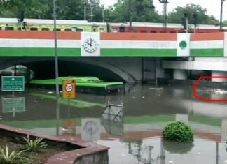 दिल्ली में बारिश का कहर : मिंटो ब्रिज के नीचे टेम्पो समेत डूबे उत्तराखंड के कुंदन सिंह की गई जान Waterlogging in Minto Bridge, Delhi