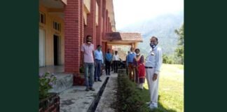 “सुमन दिवस” की पूर्व संध्या पर राजकीय महाविद्यालय पौखाल में क्लीन और ग्रीन कैंपस हेतु लिया संकल्प