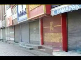 ग्रेटर नोएडा : तीन दिन के स्पेशल लॉकडाउन को सफल बनाने के लिए मुस्तैद रही पुलिस, मार्केट में पसरा सन्नाटा, आवश्यक सेवाओं को छोड़ सभी दुकानें रहीं बंद greater noida market lockdown