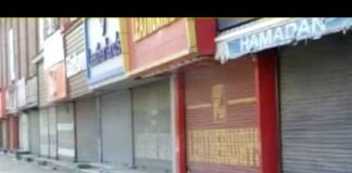 ग्रेटर नोएडा : तीन दिन के स्पेशल लॉकडाउन को सफल बनाने के लिए मुस्तैद रही पुलिस, मार्केट में पसरा सन्नाटा, आवश्यक सेवाओं को छोड़ सभी दुकानें रहीं बंद greater noida market lockdown
