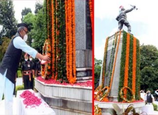 कारगिल विजय दिवस : उत्तराखंड के 75 जांबाजों ने दी थी शहादत, सीएम त्रिवेन्द्र ने गांधी पार्क में शहीद स्मारक पर शहीदों को दी श्रद्धांजलि kargil-vijay-diwas