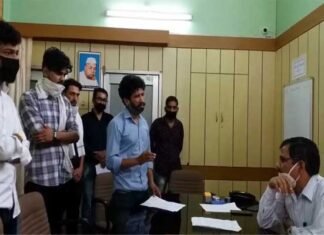 पौड़ी की खस्ताहाल सड़कों को लेकर कांग्रेसियों ने दिया ज्ञापन memorandum regarding decaying roads