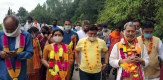 सांसद तीरथ सिंह रावत ने अपने संसदीय क्षेत्र में जनसंपर्क कार्यक्रम के तहत विभिन्न सड़कों का शिलान्यास कर क्षेत्रवासियों को दी विकास की सौगात mp-tirath-singh-rawat