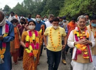 सांसद तीरथ सिंह रावत ने अपने संसदीय क्षेत्र में जनसंपर्क कार्यक्रम के तहत विभिन्न सड़कों का शिलान्यास कर क्षेत्रवासियों को दी विकास की सौगात mp-tirath-singh-rawat