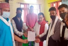 NSUI के पदाधिकारियों ने उच्च शिक्षा मंत्री डॉ. धन सिंह रावत से की मुलाकात कर सौंपा ज्ञापन nsui-pauri-memorendum