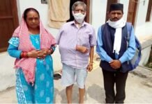 कोरोना ने बढ़ाई दूरी, गाँव लौटे बुजुर्ग दम्पति के सहयोग के लिए आगे नहीं आए अपने ही गाँव के लोग कोरोना ने बढ़ाई दूरी, बुजुर्ग दम्पति के सहयोग के लिए आगे नहीं आए लोग