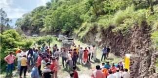 कांग्रेसियों ने पौडी विधायक द्वारा लॉकडाउन के नियमों का उल्लंघन करने पर मुकदमा दर्ज करने के लिए जिलाधिकारी को दिया ज्ञापन pauri-mla