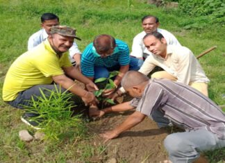 “एक पौधा-मेरा पौधा” थीम के साथ राजकीय इंटर कालेज हरिपुरकला में धूमधाम से मनाया गया हरेला पर्व plantation-at-gic-haripurkala raiwala