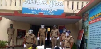 कोटद्वार कौडिया बैरियर पर टक्कर मारकर फरार कार सवार, 15 पेटी अवैध शराब के साथ सतपुली में पकड़े गए satpuli-police-caught-illic