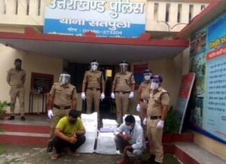 कोटद्वार कौडिया बैरियर पर टक्कर मारकर फरार कार सवार, 15 पेटी अवैध शराब के साथ सतपुली में पकड़े गए satpuli-police-caught-illic