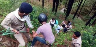 पौड़ी से श्रीनगर जा रही टाटा सूमो दुर्घटनाग्रस्त, दो घायल tata-sumo-accident-on-pauri-srinagar-road