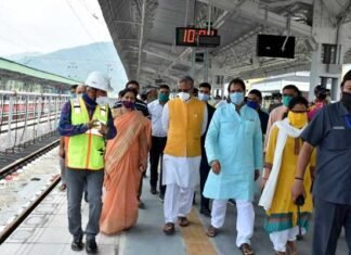 सीएम त्रिवेंद्र ने किया योग नगरी ऋषिकेश रेलवे स्टेशन का निरीक्षण, योग नगरी ऋषिकेश में बने इस रेलवे स्टेशन को आधुनिक स्वरूप दिया गया है yog-nagari-rishikesh-railway-station