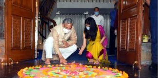 श्रीराम मंदिर शिलान्यास के उपलक्ष्य में मुख्यमंत्री आवास में 5100 दिये जलाकर मनाया गया दीपोत्सव 5100 lamps lit at cm house