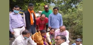तरुण युवाओं की 19वीं पुण्यतिथि पर पोखड़ा ब्लॉक में किया वृक्षारोपण Plantation in Pokhara block on the 19th death anniversary of Tarun youth Plantation done in Pokhara block on the 19th death anniversary of Tarun youth