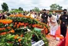 मुख्यमंत्री ने शहीद राजेंद्र सिंह नेगी को दी श्रद्धांजलि, शहीद की पत्नी को देंगे सरकारी नौकरी Chief Minister pays tribute to martyr Rajendra Singh Negi