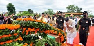 मुख्यमंत्री ने शहीद राजेंद्र सिंह नेगी को दी श्रद्धांजलि, शहीद की पत्नी को देंगे सरकारी नौकरी Chief Minister pays tribute to martyr Rajendra Singh Negi