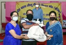 वीरबाला तीलू रौतेली विचार मंच द्वारा वीरांगना तीलू रौतेली के जन्मोत्सव पर जरूरतमंदों को बांटा गया राशन birth anniversary of Tilu Rauteli