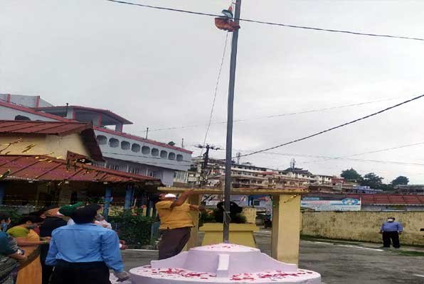 flag-hoisting-at-pauri flag-hoisting-at-pauri