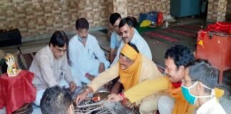 श्रीराम मंदिर के भूमि पूजन के अवसर पर श्रीनगर गढ़वाल के कटकेश्वर महादेव मंदिर में किया गया पूजा पाठ व हवन hawan-at-koteshwar-manidr-srinagar