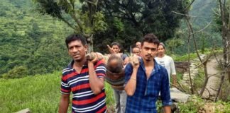 इलाज के लिए दिल्ली आते वक्त बीमार बुजुर्ग ने रास्ते में ही तोड़ा दम, स्वास्थ्य सुविधाओं के बिना आखिर कैसे साकार होगा पहाड़ में रिवर्स पलायन का सपना old-sick-person died