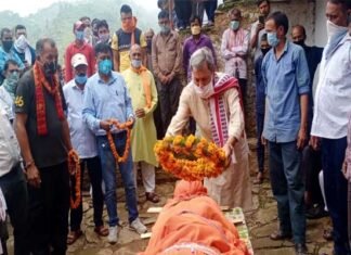 पौड़ी गढ़वाल : नम आँखों से दी राइफलमैन हर्षपाल को विदाई, अक्टूबर में होनी थी शादी rifleman-harshpal-last-farewell